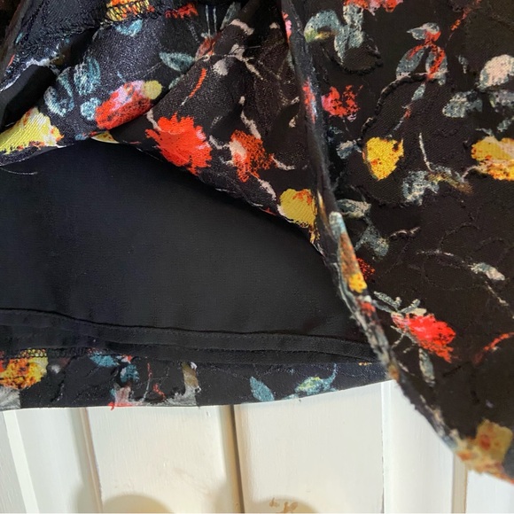 Club Monaco Taisie Bell-Sleeve Floral Blouse - Picture 8 of 11